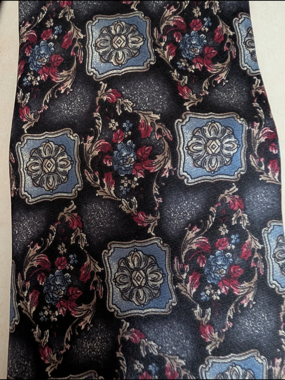 Requirements Italian Silk Tie 60 In – Ornate Medallion Pattern, Vintage Menswear